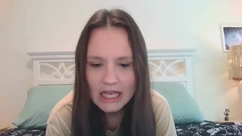 Snapshot of brittbratt24 chatting on 7, 6, 2026 Britt online show from 7, 6, 2026