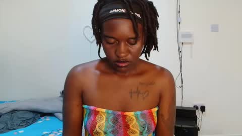 Snapshot of broken_haloo chatting on 16, 4, 2026 broken_haloo online show from 16, 4, 2026