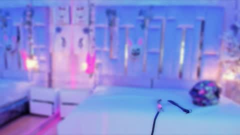     online show from 18, 9, 2025