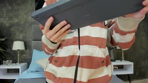 Bruce Hans online show from 18, 11, 2025