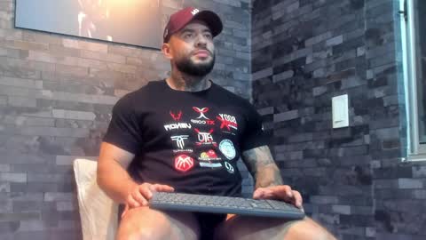 Snapshot of brucedallas chatting on 8, 6, 2026 brucedallas online show from 8, 6, 2026