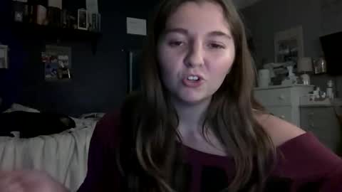 brunettebaby040 online show from 3, 10, 2025