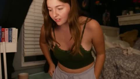 brunettebaby040 online show from 16, 10, 2025