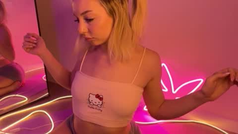 Snapshot of bubble__cum chatting on 30, 11, 2025 Melissa online show from 30, 11, 2025