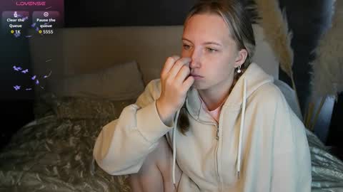 Snapshot of bubblebbb chatting on 12, 10, 2025 Sabrina online show from 12, 10, 2025