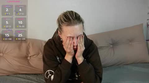 Snapshot of bubblebbb chatting on 14, 11, 2025 Sabrina online show from 14, 11, 2025