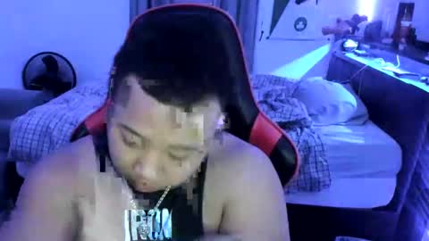 buffsexyman24 online show from 4, 3, 2025