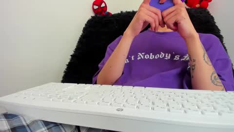 Snapshot of bumblubee chatting on 19, 2, 2025 Tonny online show from 19, 2, 2025