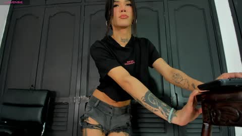 Snapshot of bunnyhots chatting on 9, 12, 2024 Angela Santini online show from 9, 12, 2024