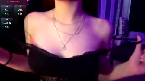 Snapshot of bunnytrussel chatting on 19, 7, 2026 Bella online show from 19, 7, 2026