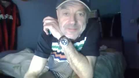 burnleyguy1977 online show from 8, 5, 2026