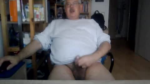 Snapshot of busibaer666 chatting on 8, 11, 2025 busi online show from 8, 11, 2025