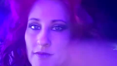 busybee83 online show from 1, 2, 2025