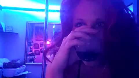 busybee83 online show from 3, 2, 2025