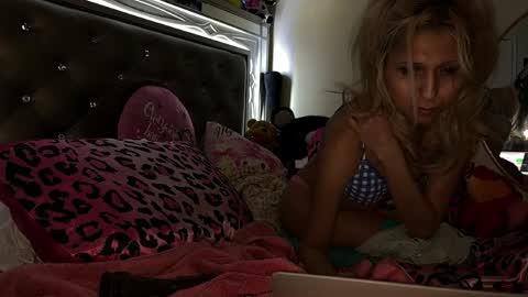 buttercupbimbo online show from 21, 1, 2025