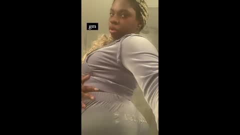 butterfliou124 online show from 19, 4, 2026