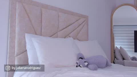Snapshot of by_juliana chatting on 13, 5, 2026 online show from 13, 5, 2026