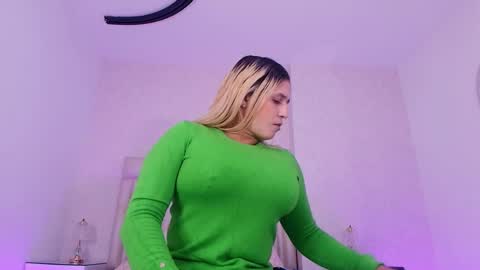 Snapshot of c_fox_ chatting on 5, 6, 2026 Carolina online show from 5, 6, 2026