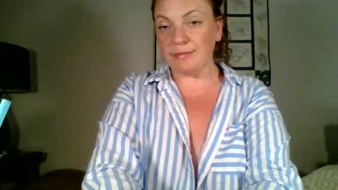 Snapshot of caitieluvs chatting on 8, 6, 2026 caitieluvs online show from 8, 6, 2026