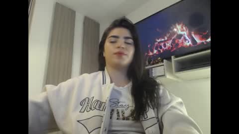 caitlingomez0 online show from 5, 5, 2026