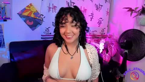 Snapshot of caliope_moreauu chatting on 8, 1, 2025 Caliope Moreau online show from 8, 1, 2025