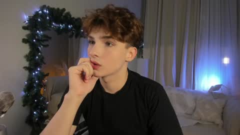 Snapshot of call__me_leo chatting on 4, 1, 2025 Call me Leo online show from 4, 1, 2025