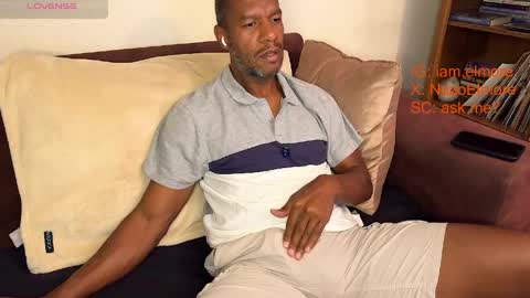 My name is Robert  Dont be shysay hi I love to chat. For requests or dirty talk please use tips  online show from 31, 3, 2026