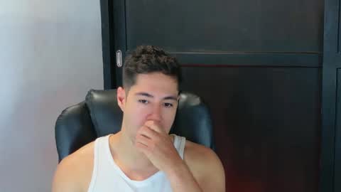 Snapshot of camara110 chatting on 14, 10, 2025 camara110 online show from 14, 10, 2025