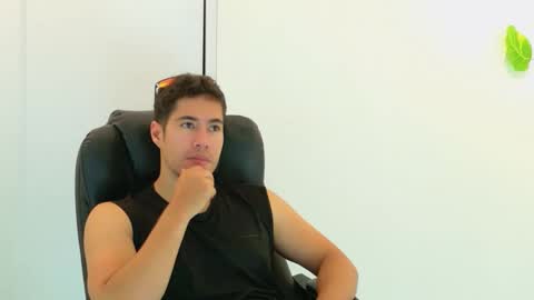 Snapshot of camara110 chatting on 1, 11, 2025 camara110 online show from 1, 11, 2025