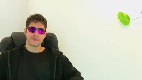 Snapshot of camara110 chatting on 6, 11, 2025 camara110 online show from 6, 11, 2025