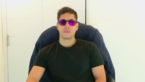 Snapshot of camara110 chatting on 13, 11, 2025 camara110 online show from 13, 11, 2025