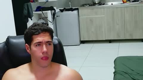 Snapshot of camara110 chatting on 6, 4, 2026 camara110 online show from 6, 4, 2026