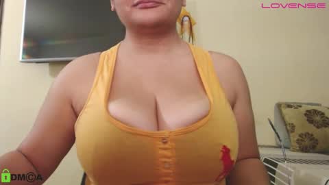 Snapshot of camiilahotxxx chatting on 3, 10, 2025 Camila online show from 3, 10, 2025