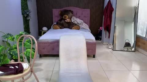 Snapshot of camil_milfdream chatting on 25, 4, 2026 Camil online show from 25, 4, 2026