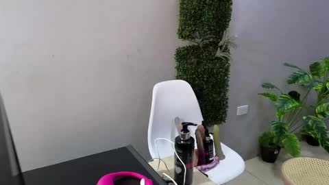 Snapshot of camil_milfdream chatting on 1, 5, 2026 Camil online show from 1, 5, 2026