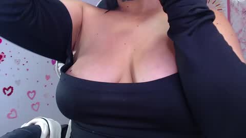 Cami online show from 6, 3, 2025