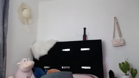 camila_torresss online show from 7, 10, 2025