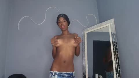 Snapshot of camilaasaenz_ chatting on 7, 10, 2025 C A M I L A online show from 7, 10, 2025
