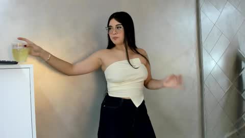Snapshot of camilasofiia chatting on 12, 9, 2025 Camila online show from 12, 9, 2025