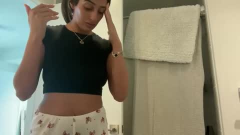 camiliakxoxo online show from 8, 11, 2025