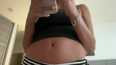 camiliakxoxo online show from 10, 7, 2026