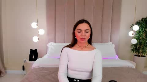 Camilla online show from 24, 2, 2025