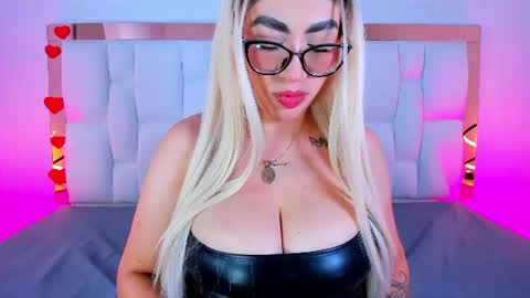 Snapshot of camille_juicy chatting on 7, 7, 2026 Camille online show from 7, 7, 2026