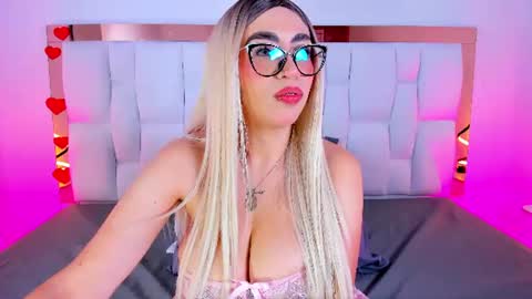 Snapshot of camille_juicy chatting on 8, 7, 2026 Camille online show from 8, 7, 2026