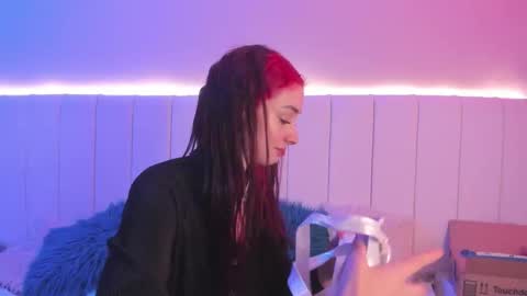 C A M I L L E N    Help me get to the top online show from 15, 10, 2025