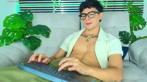 Snapshot of camilo_xcam chatting on 24, 4, 2026 CAMILO online show from 24, 4, 2026