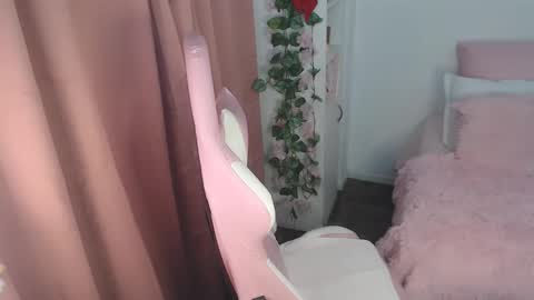  Nicole   online show from 25, 2, 2026