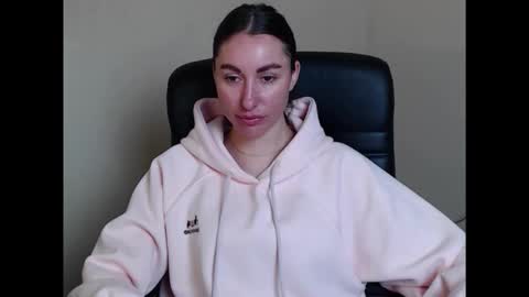 cammila horn online show from 30, 4, 2026