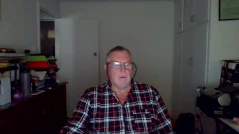 Snapshot of canberian chatting on 9, 11, 2025 Canberian online show from 9, 11, 2025