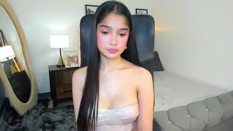 candiceferragamo online show from 18, 10, 2025